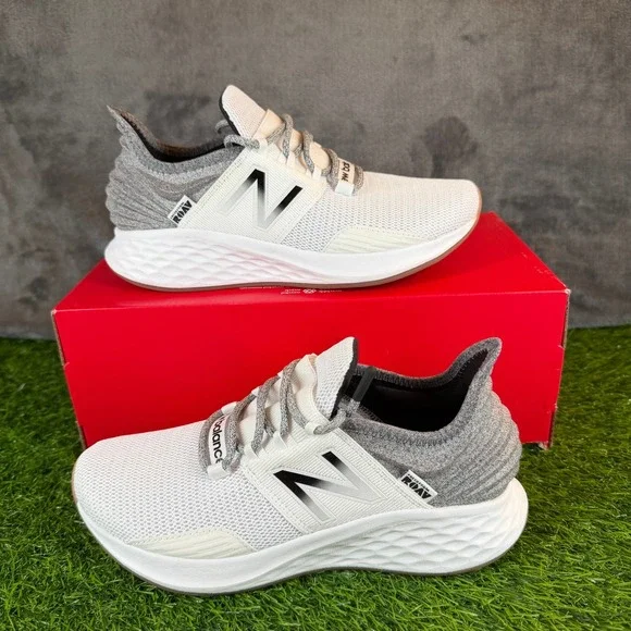 New Balance Fresh Foam Roav Tee Shirt Running Shoes White Grey Womens size 6 - Picture 1 of 13